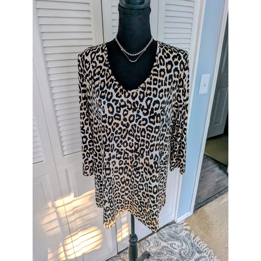 Chicos Top Women's M / 1 Leopard Animal Print Tan Black Slinky Knit Shirt Travel